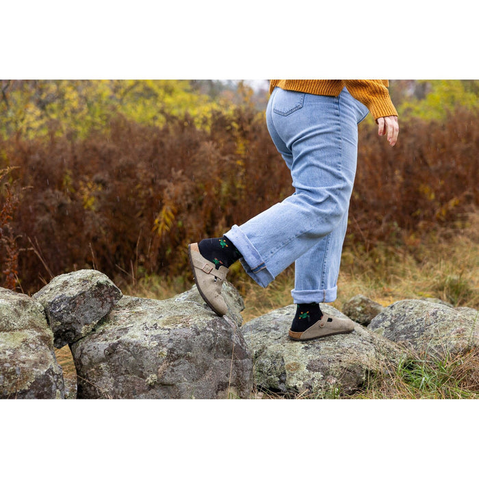DARN TOUGH WILDFLOWER LIGHTWEIGHT CREW SOCK WOMEN'S - MISSING FEATURES Apparel Darn Tough 