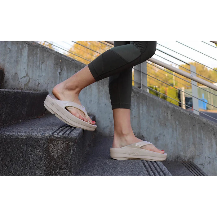 OOFOS OOMEGA OOLALA SANDAL THICK SOLE RECOVERY SANDAL DANFORM