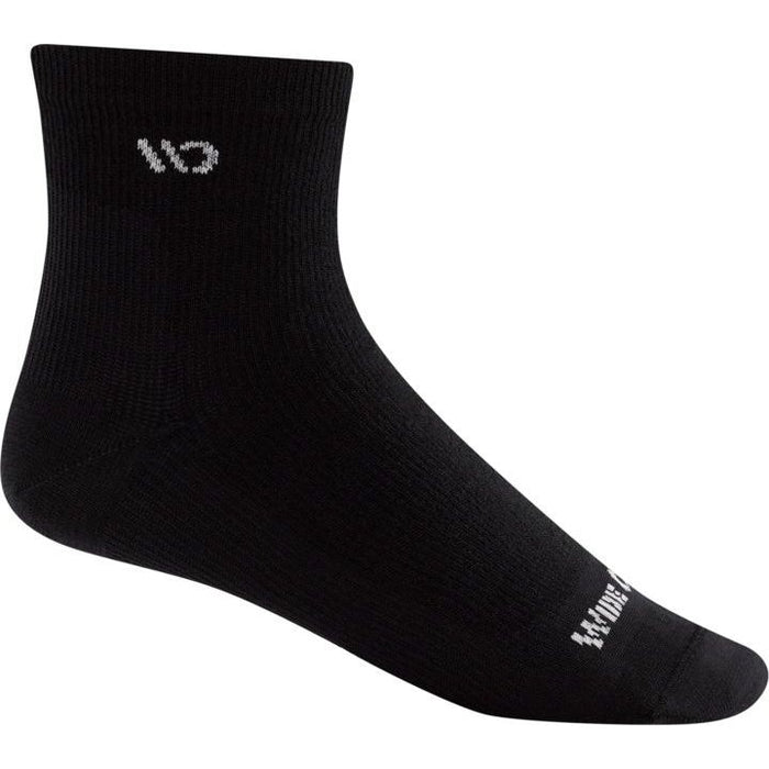 M SOLID LW QTR SOCKS Wide Open 